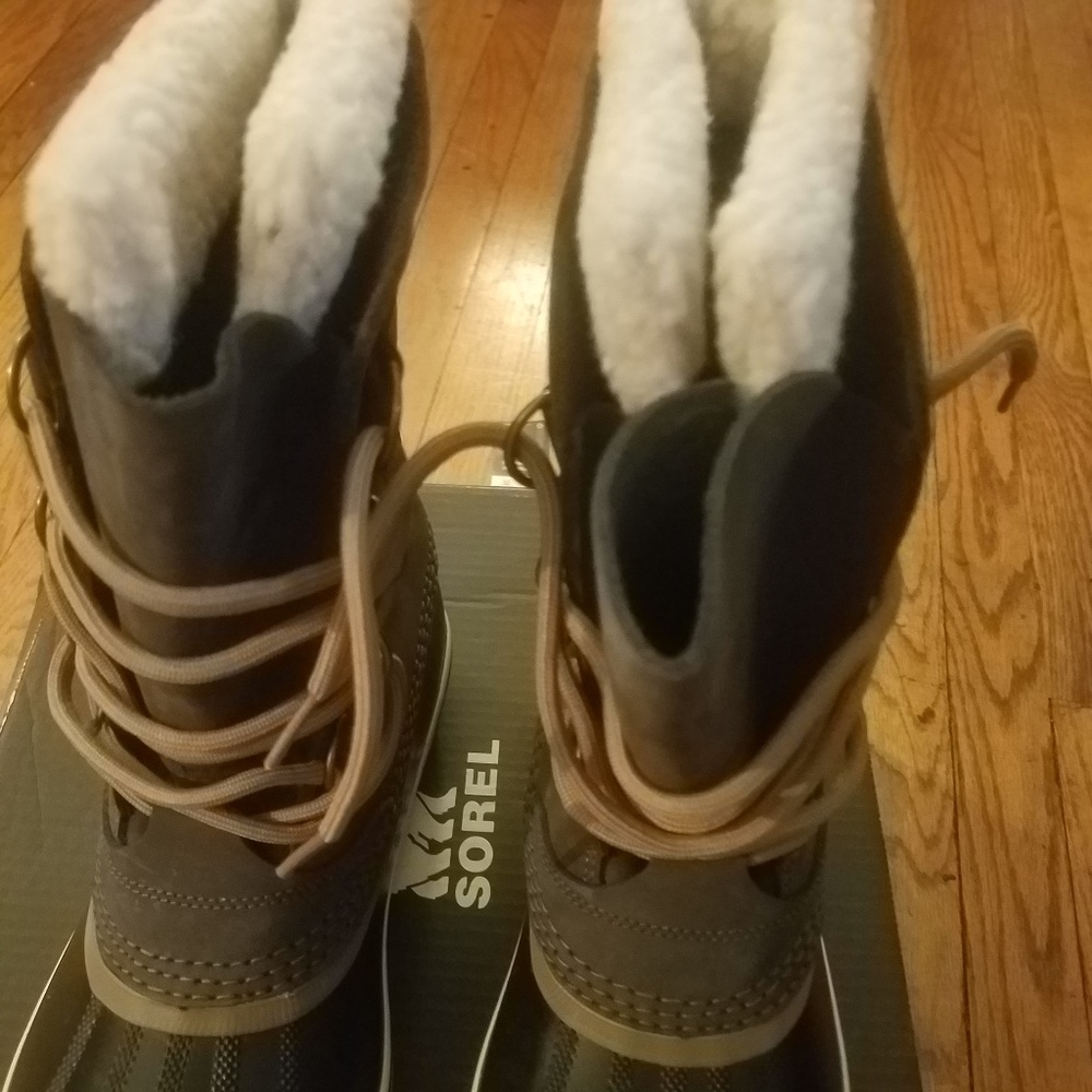 SOREL GREY WINTER CARNIVAL  BOOT SIZE  10.5/41.5